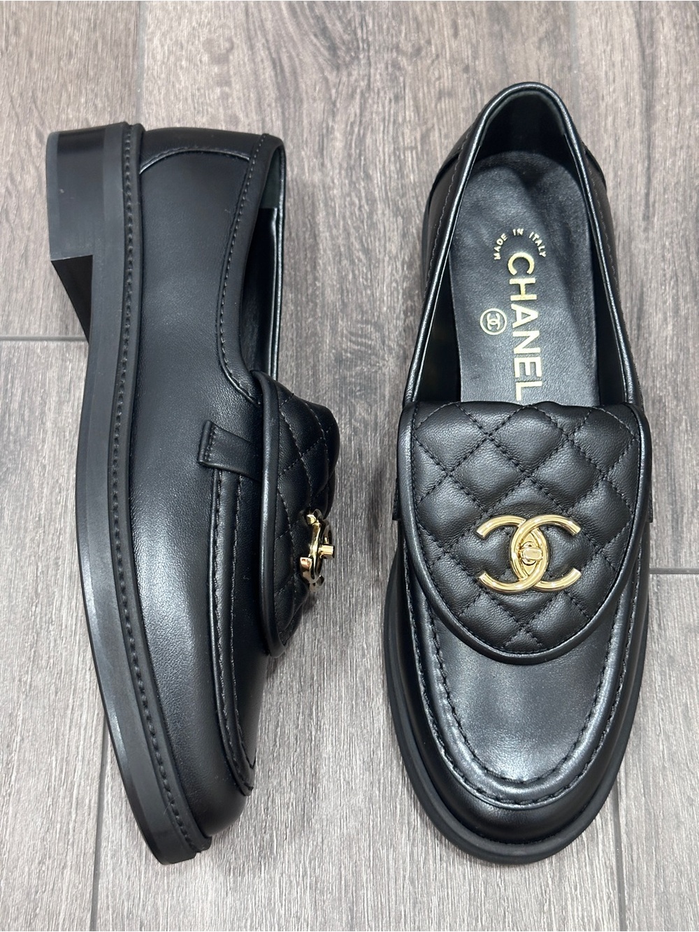 $1.8K 2026 CHANEL BLACK LEATHER LOAFERS MOCCASINS With GOLD CC TURNLOCK LOGO 38C